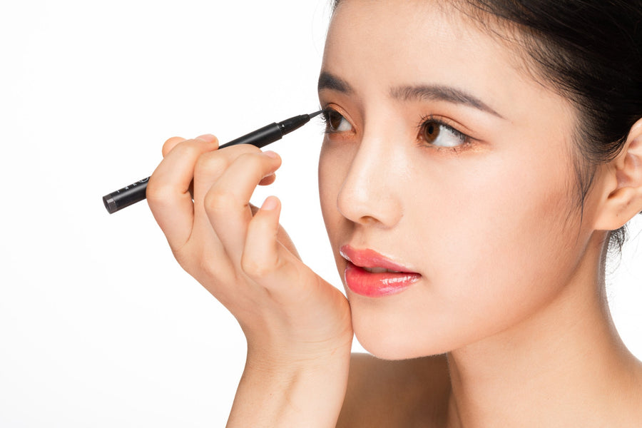 Why Eyeliner Smudges and How to Stop It