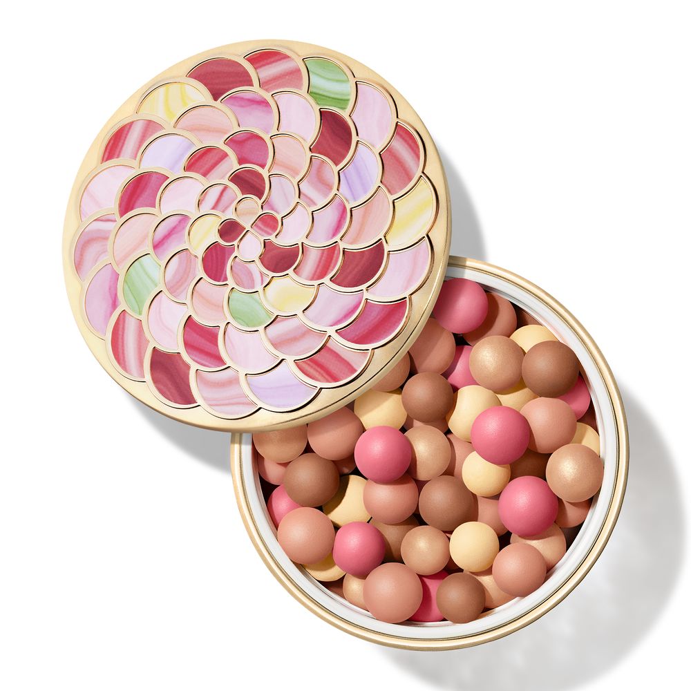 Metal compact of amber-hued cosmetic powder pearls, 25 g, matte and pearlescent spheres